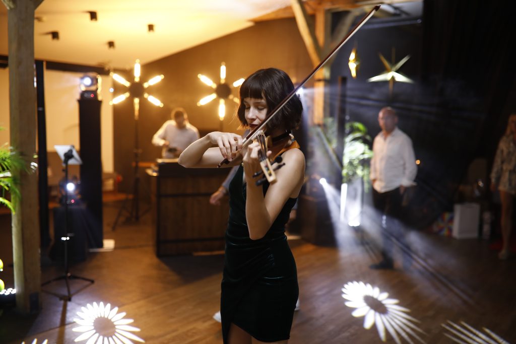 skrzypaczka z dj na wesele warszawa, skrzypce elektryczne